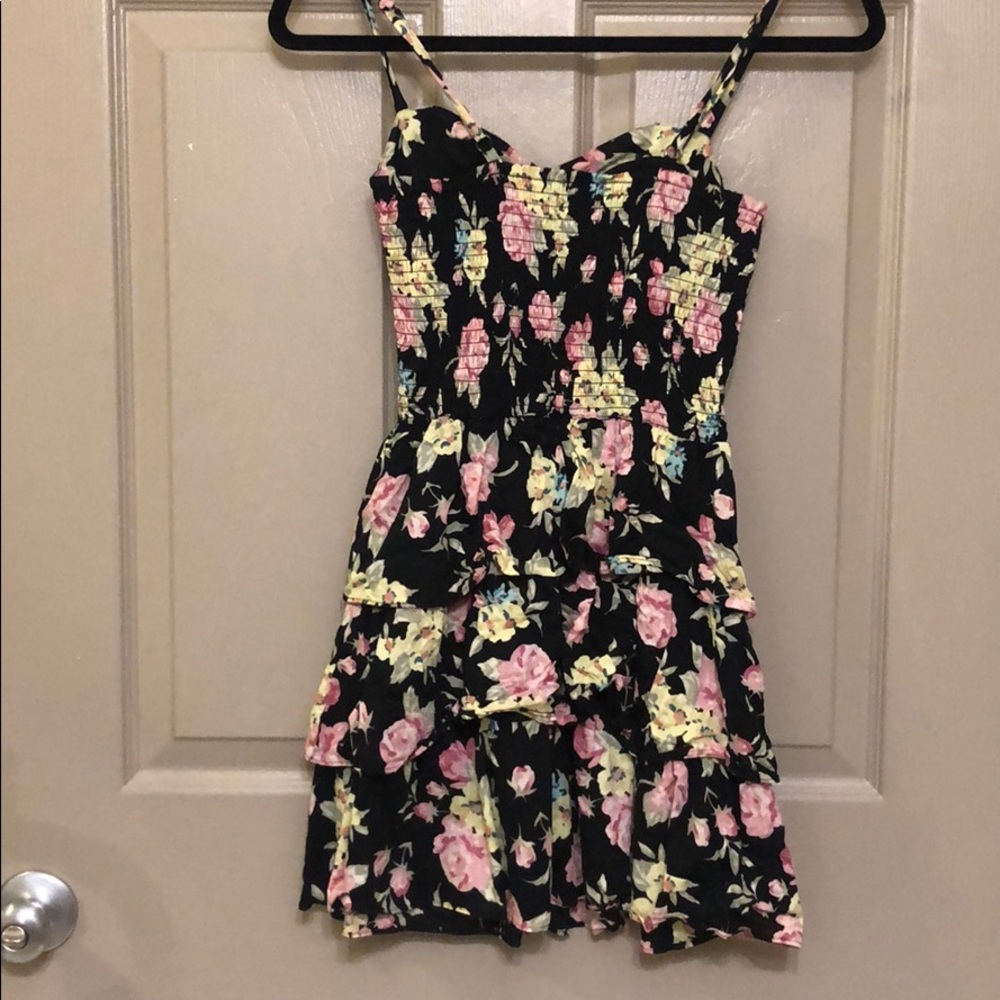 ✨ Floral Sweetheart Tiered Ruffle Dress - Picture 3 of 5